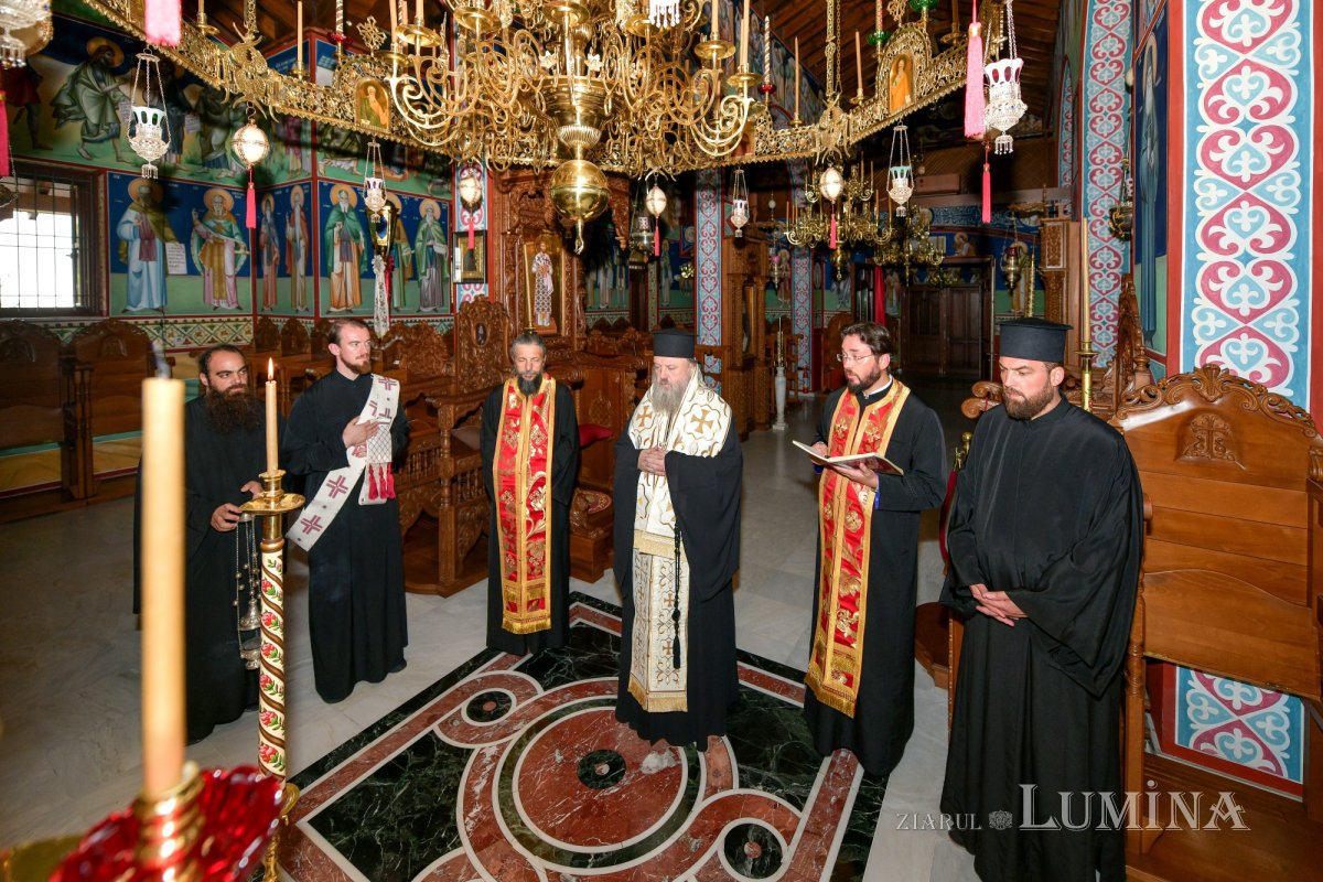 Slujbă de pomenire a părintelui profesor Constantin Corniţescu oficiată la o mănăstire din insula Cipru 307646