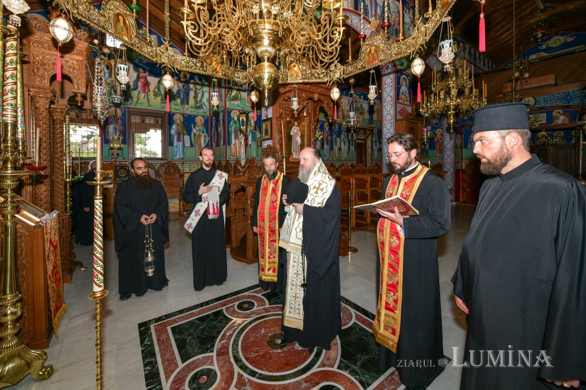 Slujbă de pomenire a părintelui profesor Constantin Corniţescu oficiată la o mănăstire din insula Cipru 307647