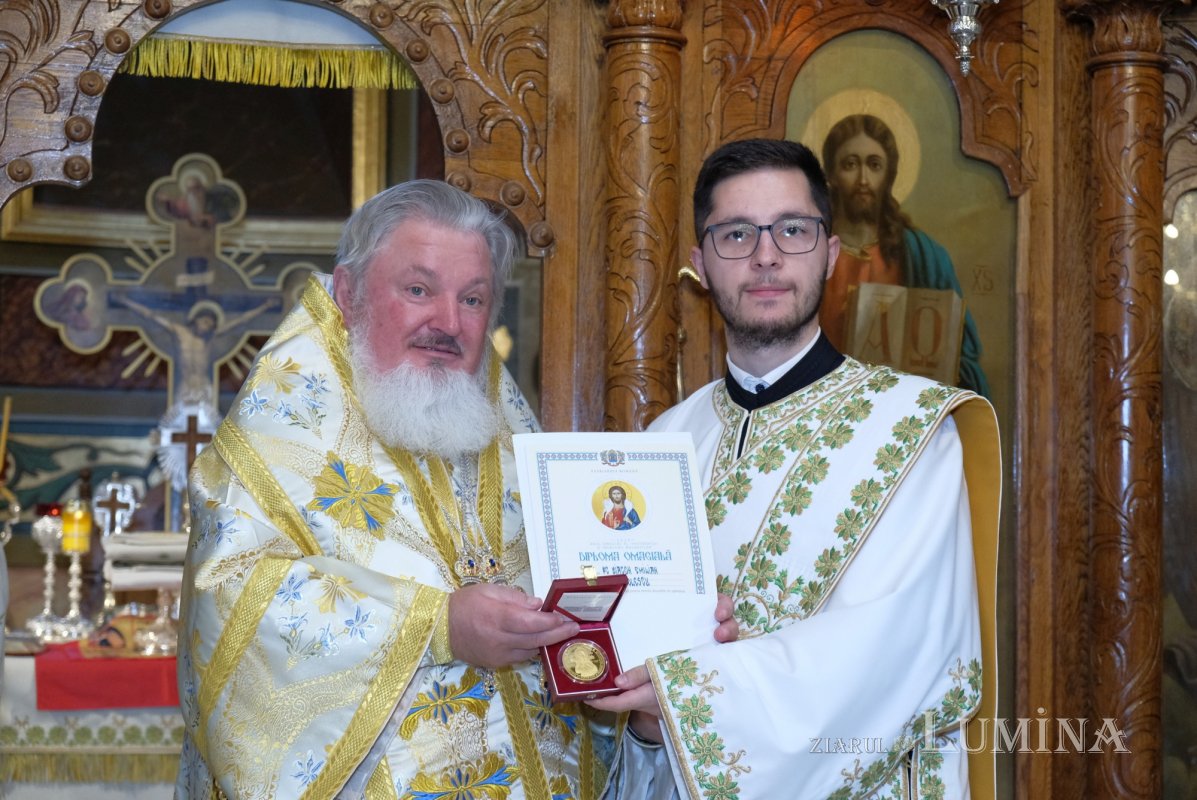 Veșmânt de har pentru biserica Sfântului Gheorghe din cartierul bucureștean Andronache 308013