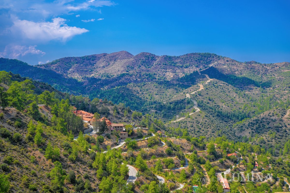 Sclipirile Luminii: Pelerinaj în Cipru 308385