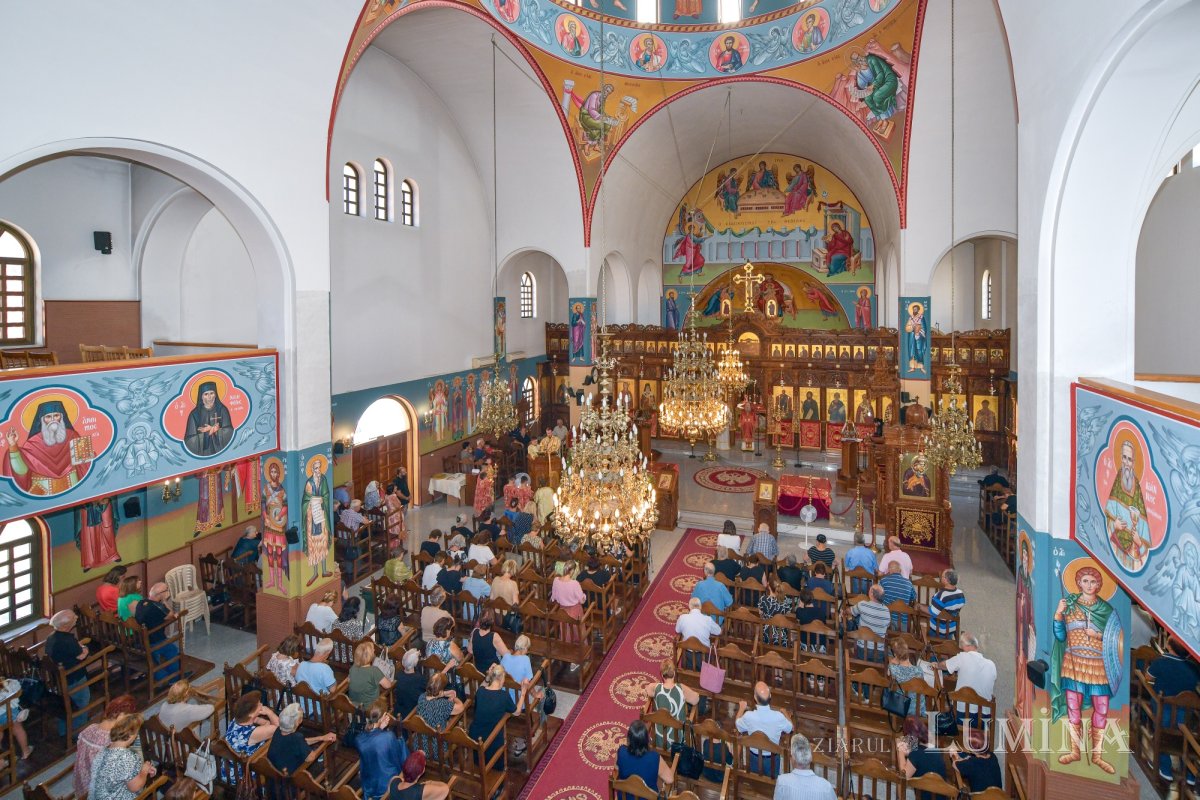 Sclipirile Luminii: Pelerinaj în Cipru 308387