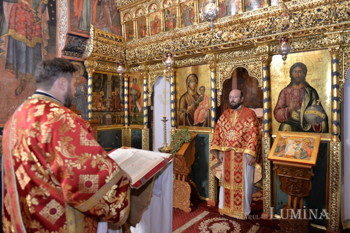 „În taina Crucii stă ascunsă puterea Învierii” 308472