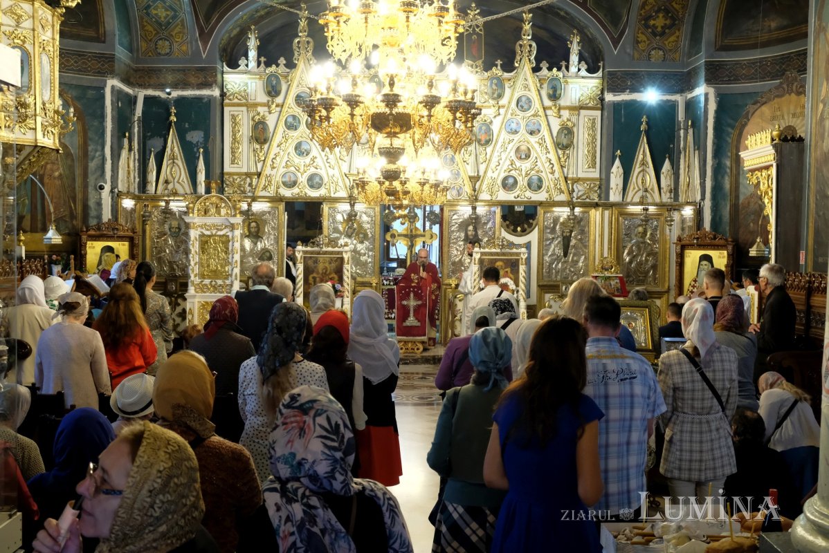 Zile de sărbătoare la Parohia „Sfântul Vasile cel Mare”-Victoria din București 308501
