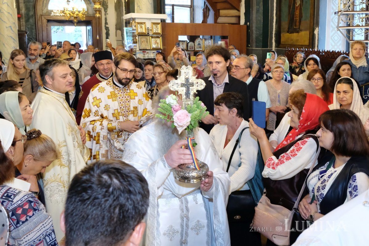 Zile de sărbătoare la Parohia „Sfântul Vasile cel Mare”-Victoria din București 308505