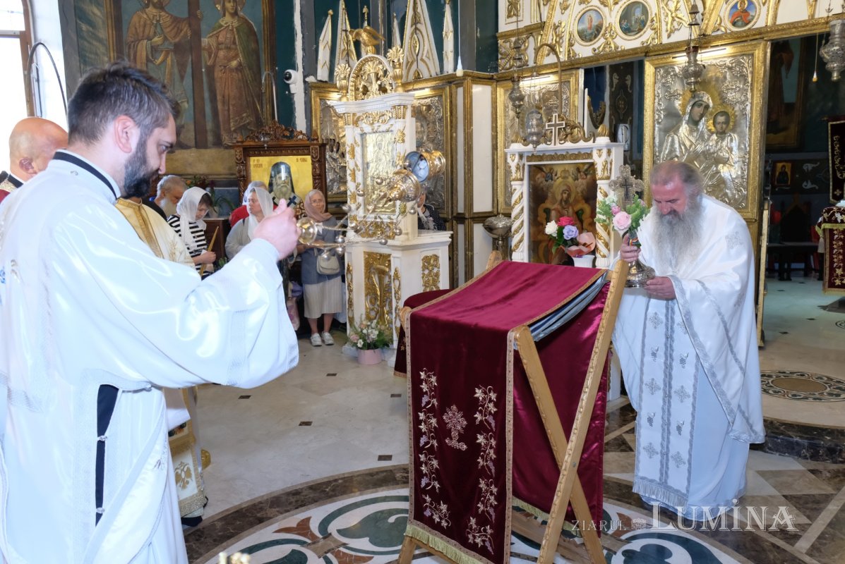 Zile de sărbătoare la Parohia „Sfântul Vasile cel Mare”-Victoria din București 308509