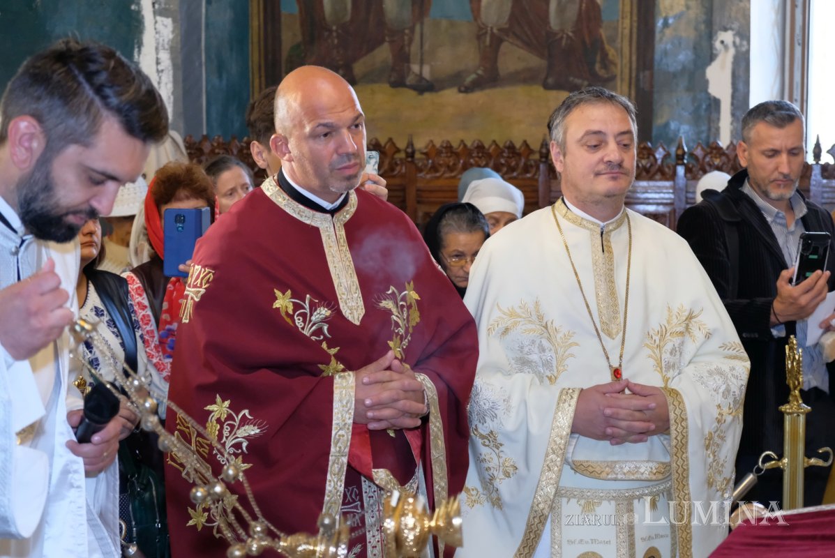 Zile de sărbătoare la Parohia „Sfântul Vasile cel Mare”-Victoria din București 308510