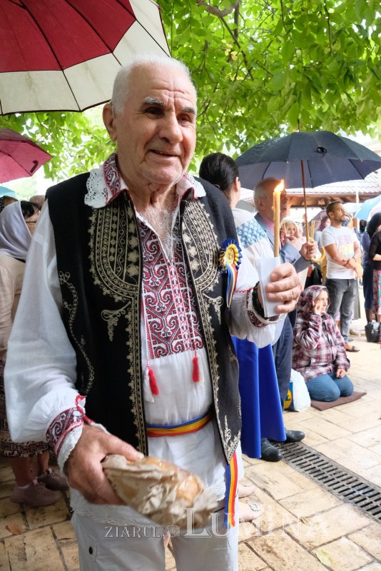 Zile de sărbătoare la Parohia „Sfântul Vasile cel Mare”-Victoria din București 308524