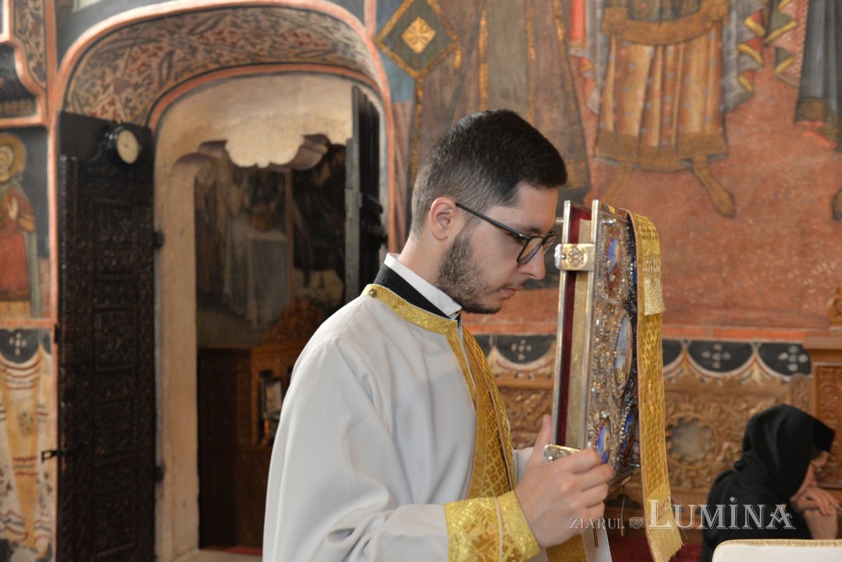 „Purtarea crucii este o suferință transformată în biruință spirituală” 308615