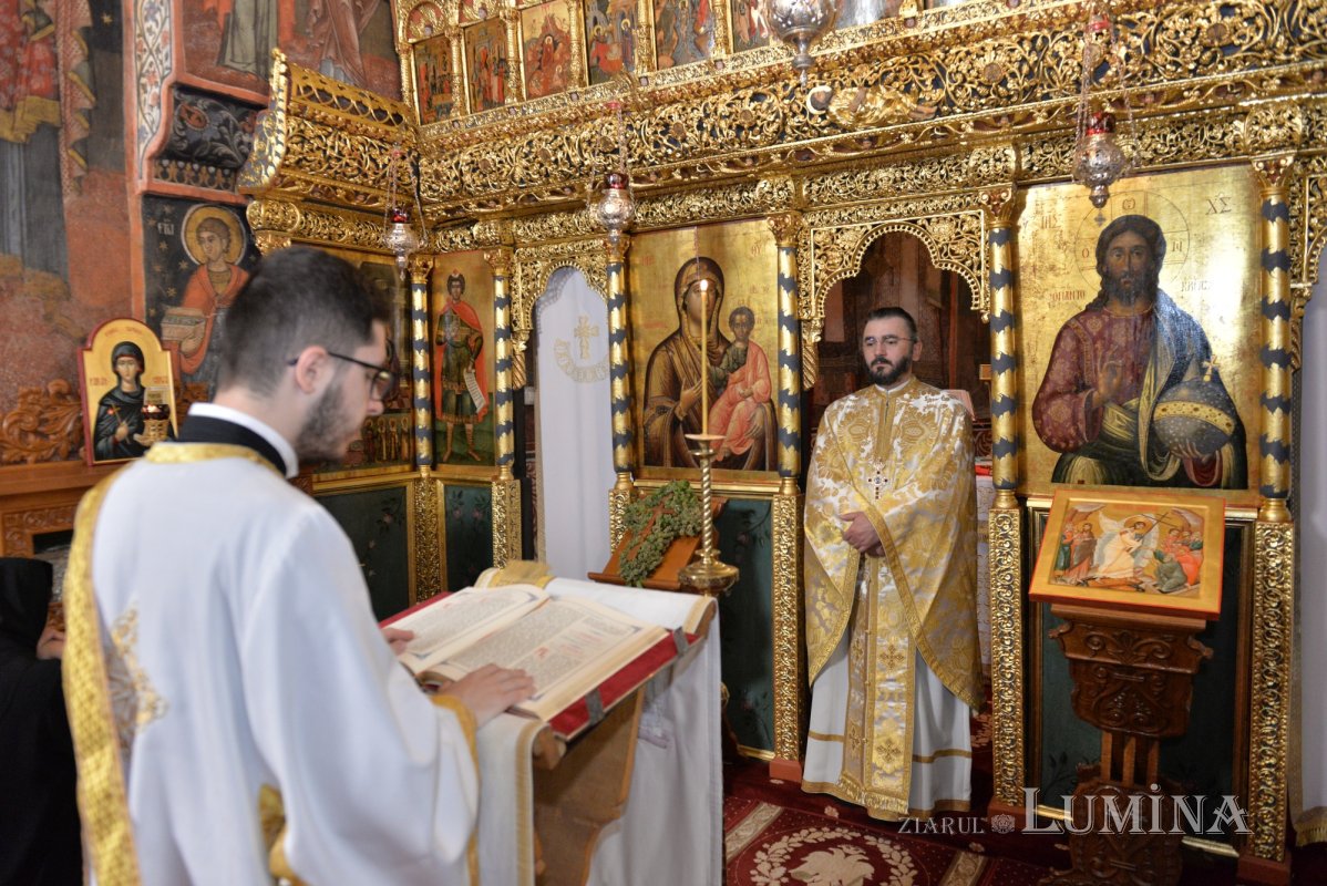 „Purtarea crucii este o suferință transformată în biruință spirituală” 308617