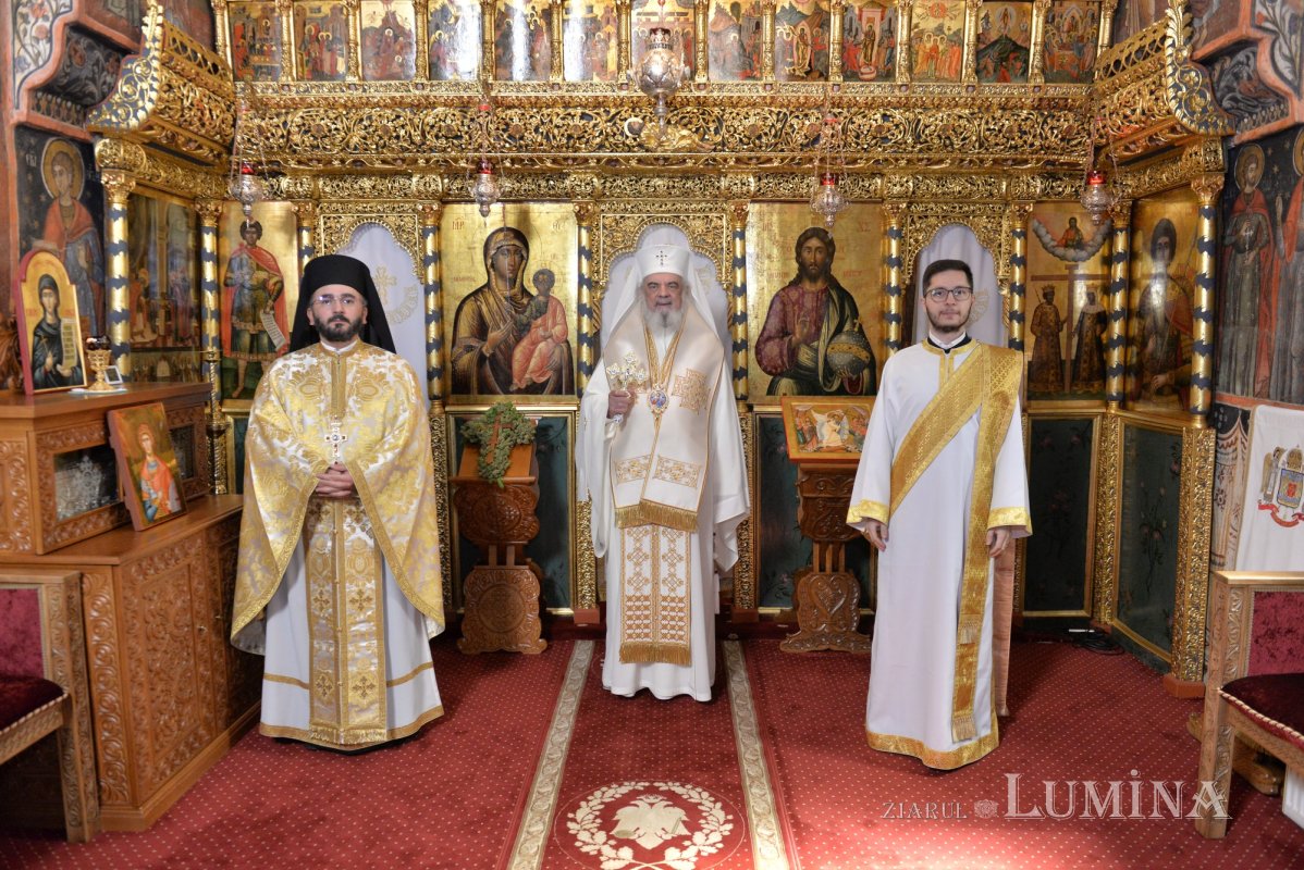 „Purtarea crucii este o suferință transformată în biruință spirituală” 308621