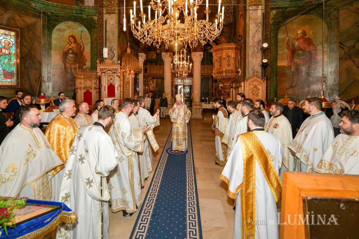 Un ostenitor de la TRINITAS TV a primit darul preoției 308851