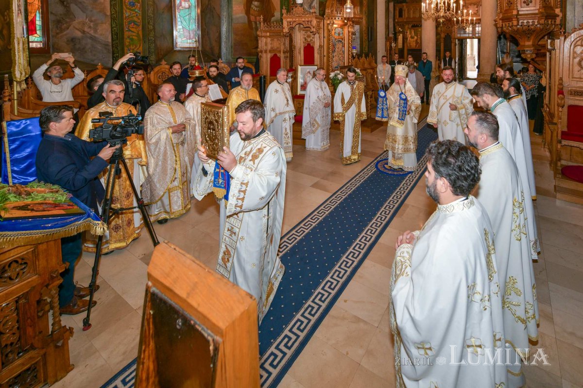 Un ostenitor de la TRINITAS TV a primit darul preoției 308854