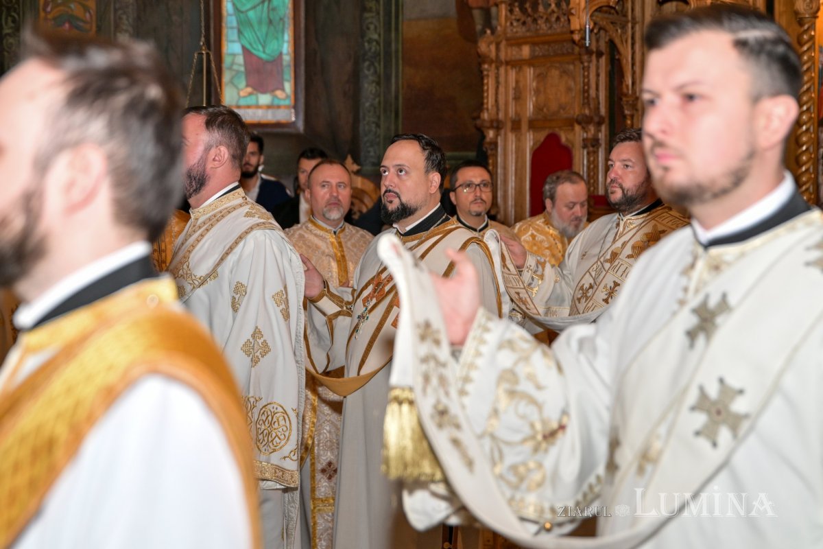 Un ostenitor de la TRINITAS TV a primit darul preoției 308856