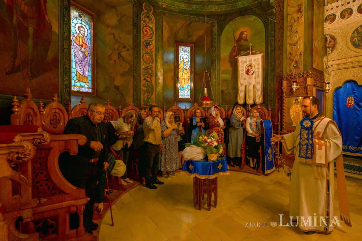 Un ostenitor de la TRINITAS TV a primit darul preoției 308859