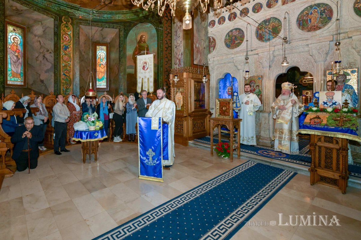 Un ostenitor de la TRINITAS TV a primit darul preoției 308862