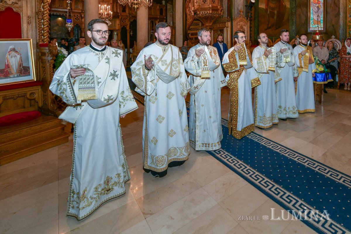 Un ostenitor de la TRINITAS TV a primit darul preoției 308865