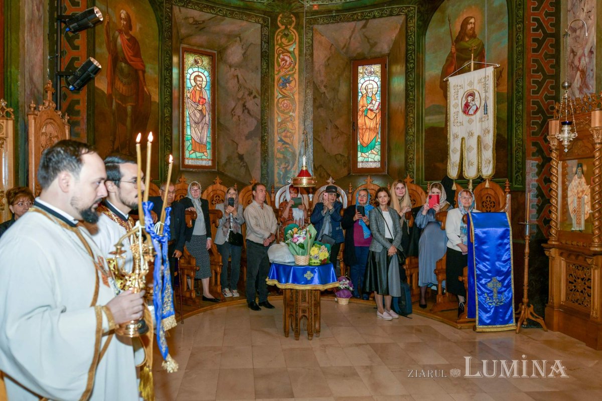 Un ostenitor de la TRINITAS TV a primit darul preoției 308866