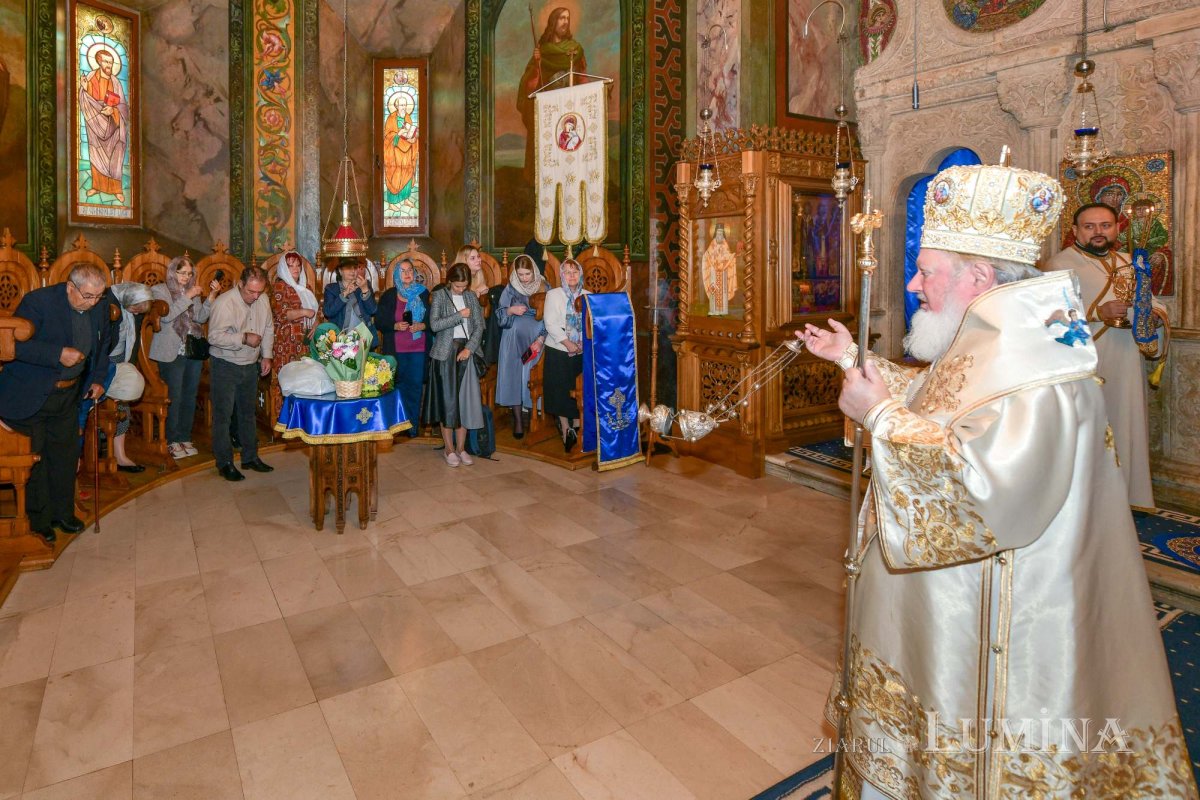 Un ostenitor de la TRINITAS TV a primit darul preoției 308868