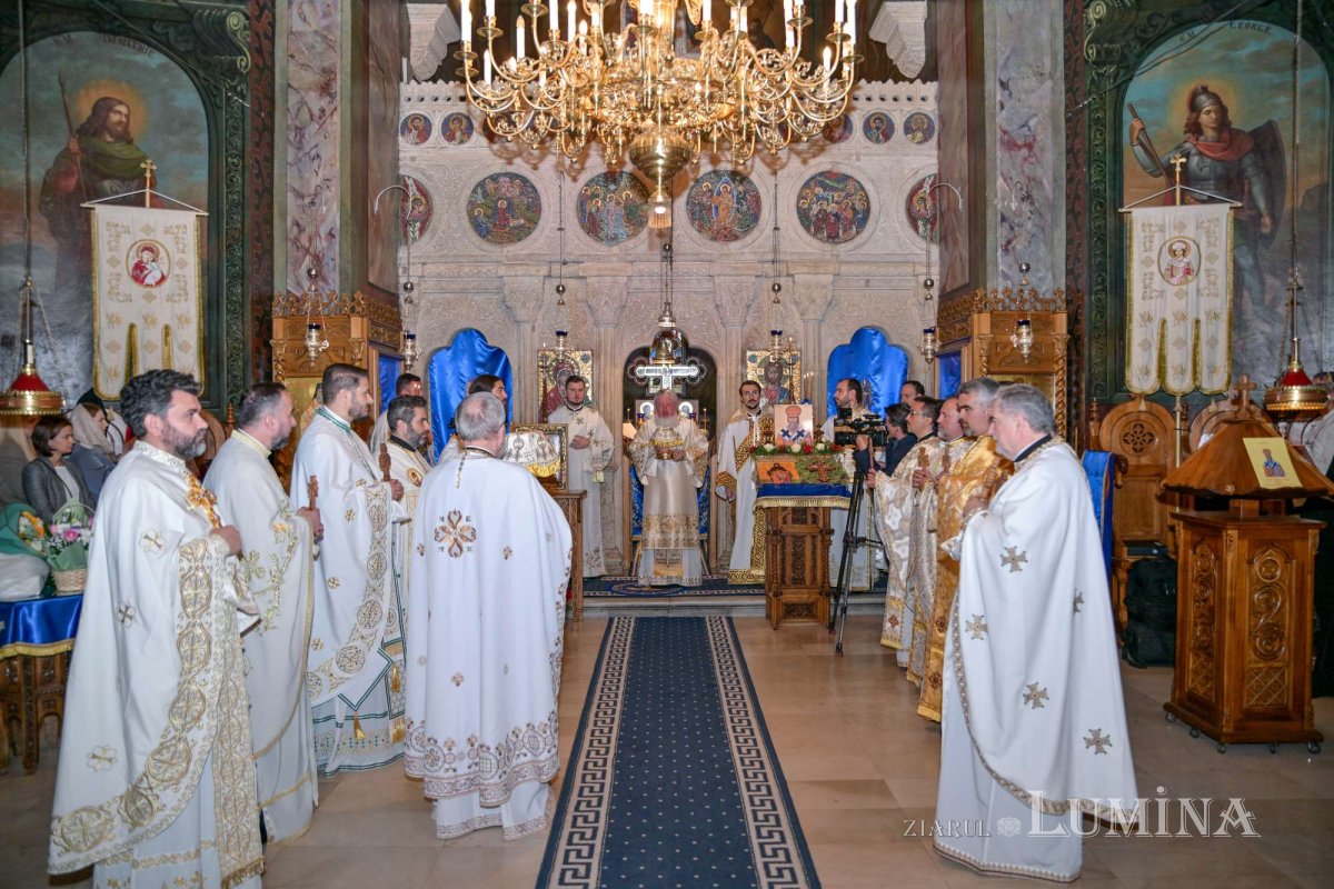 Un ostenitor de la TRINITAS TV a primit darul preoției 308869