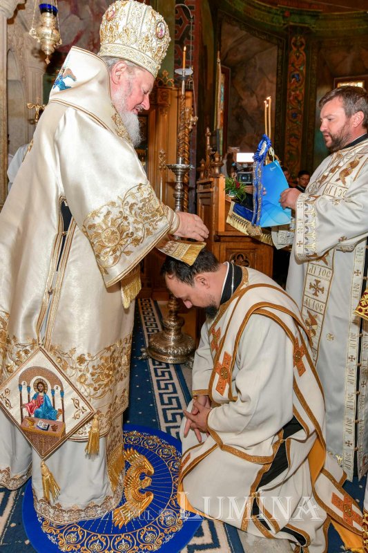 Un ostenitor de la TRINITAS TV a primit darul preoției 308872