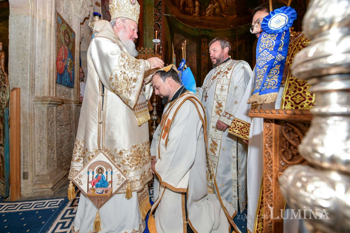 Un ostenitor de la TRINITAS TV a primit darul preoției 308873