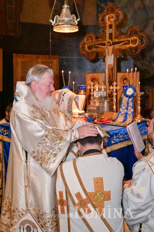 Un ostenitor de la TRINITAS TV a primit darul preoției 308880