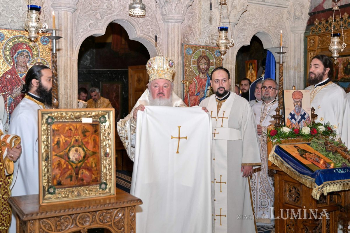 Un ostenitor de la TRINITAS TV a primit darul preoției 308884