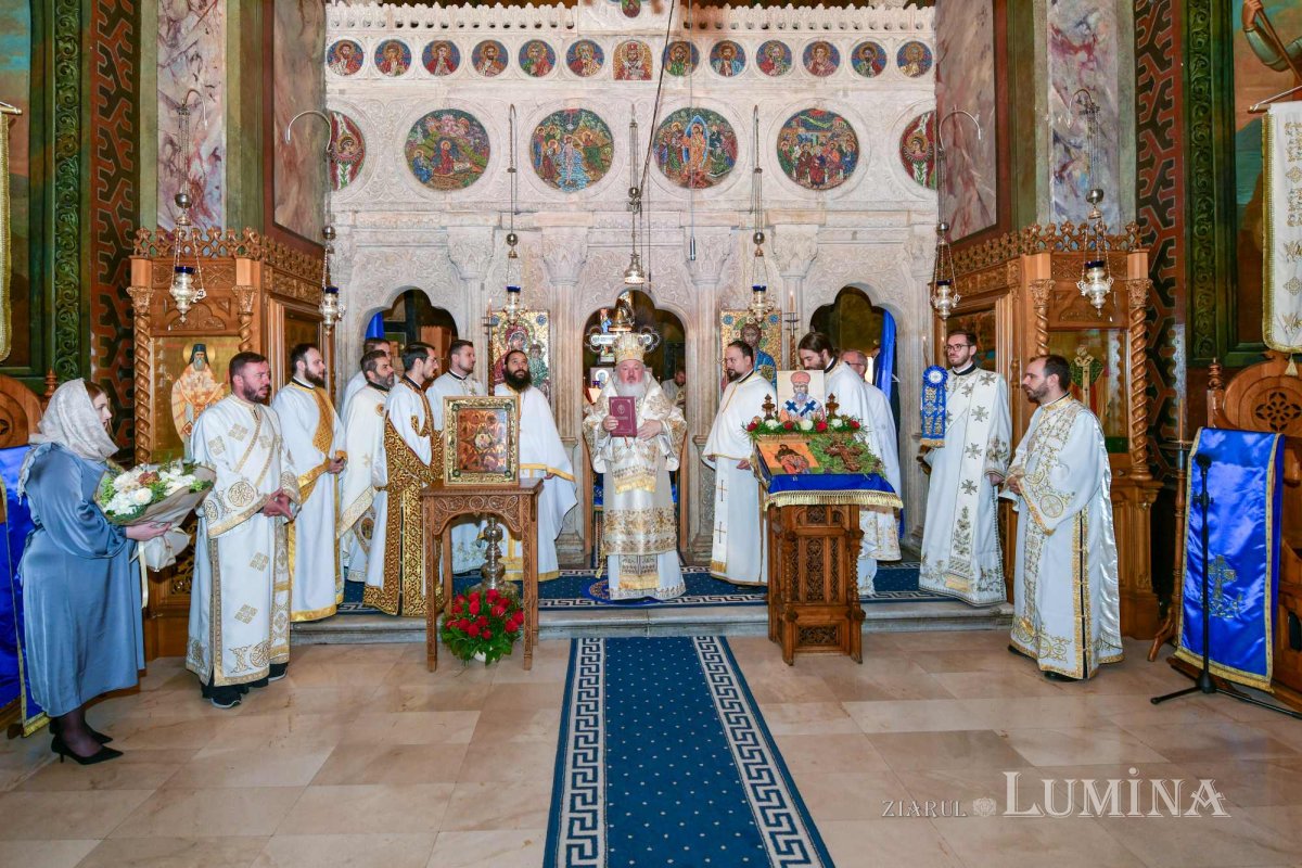 Un ostenitor de la TRINITAS TV a primit darul preoției 308885