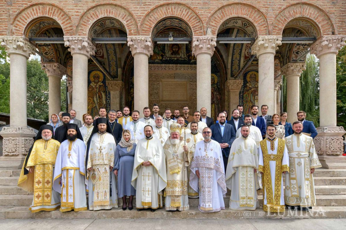 Un ostenitor de la TRINITAS TV a primit darul preoției 308891