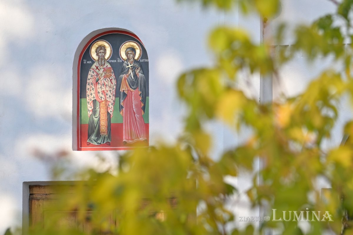 Moaştele Sfântului Mucenic Ciprian întâmpinate la Mănăstirea „Sfânta Treime” din Drăgăneşti Vlaşca 309238