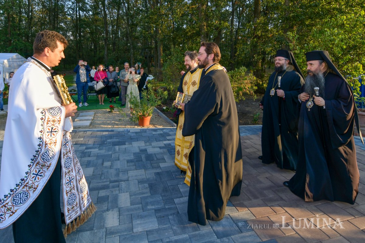 Moaştele Sfântului Mucenic Ciprian întâmpinate la Mănăstirea „Sfânta Treime” din Drăgăneşti Vlaşca 309251