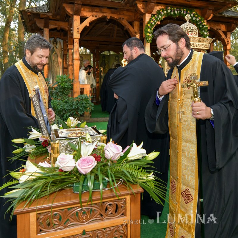 Moaştele Sfântului Mucenic Ciprian întâmpinate la Mănăstirea „Sfânta Treime” din Drăgăneşti Vlaşca 309257
