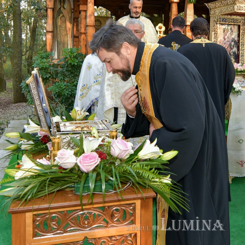 Moaştele Sfântului Mucenic Ciprian întâmpinate la Mănăstirea „Sfânta Treime” din Drăgăneşti Vlaşca 309258
