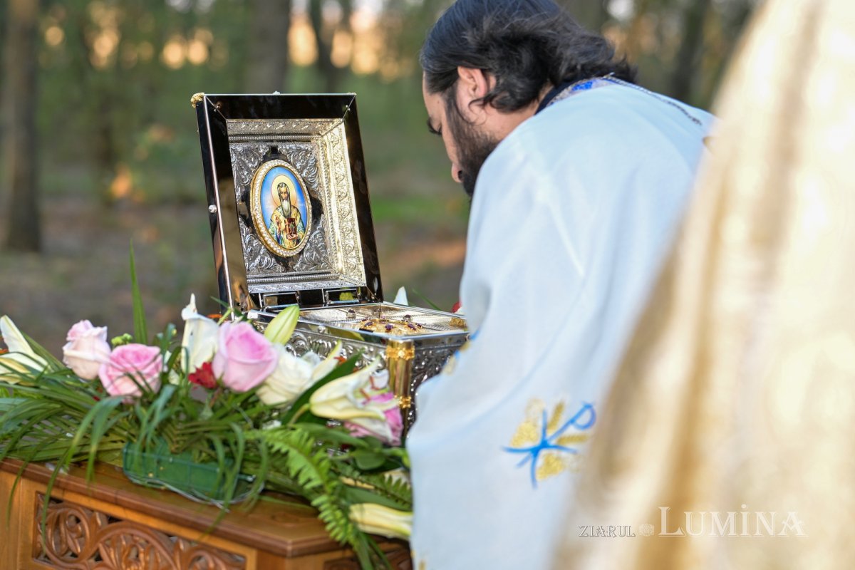 Moaştele Sfântului Mucenic Ciprian întâmpinate la Mănăstirea „Sfânta Treime” din Drăgăneşti Vlaşca 309259