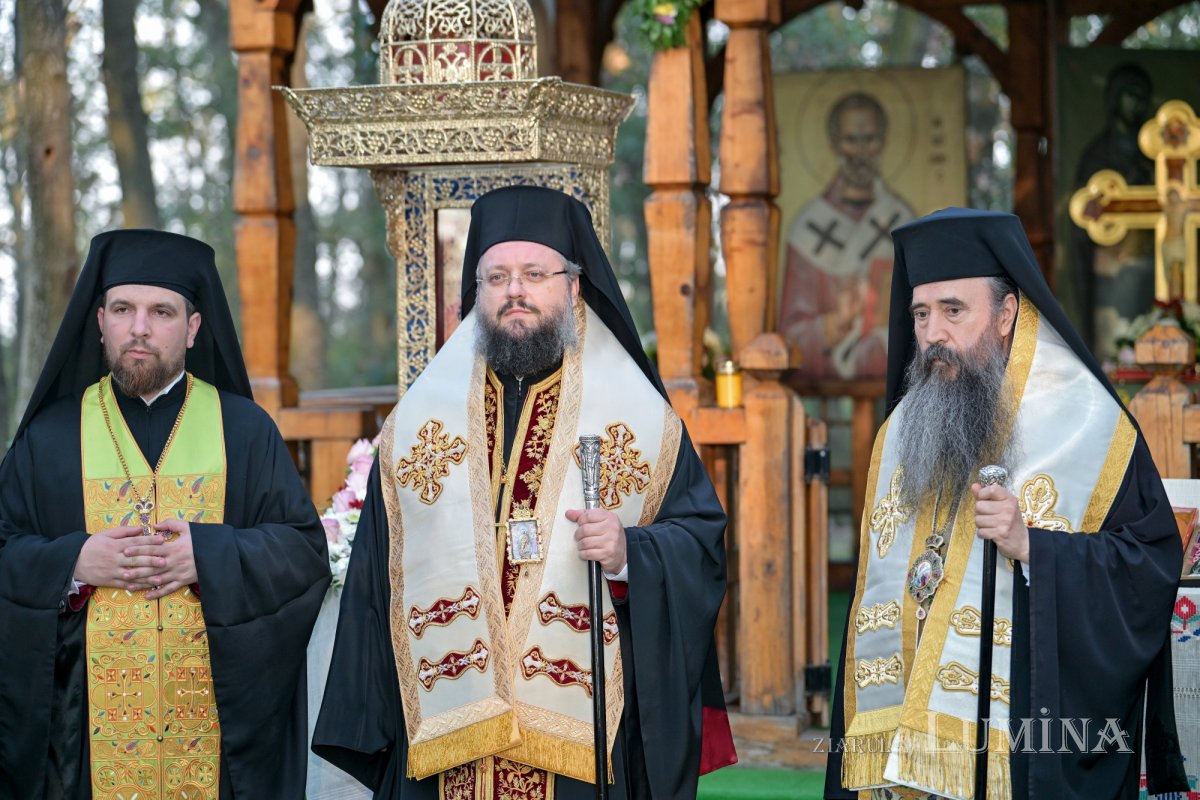 Moaştele Sfântului Mucenic Ciprian întâmpinate la Mănăstirea „Sfânta Treime” din Drăgăneşti Vlaşca 309261