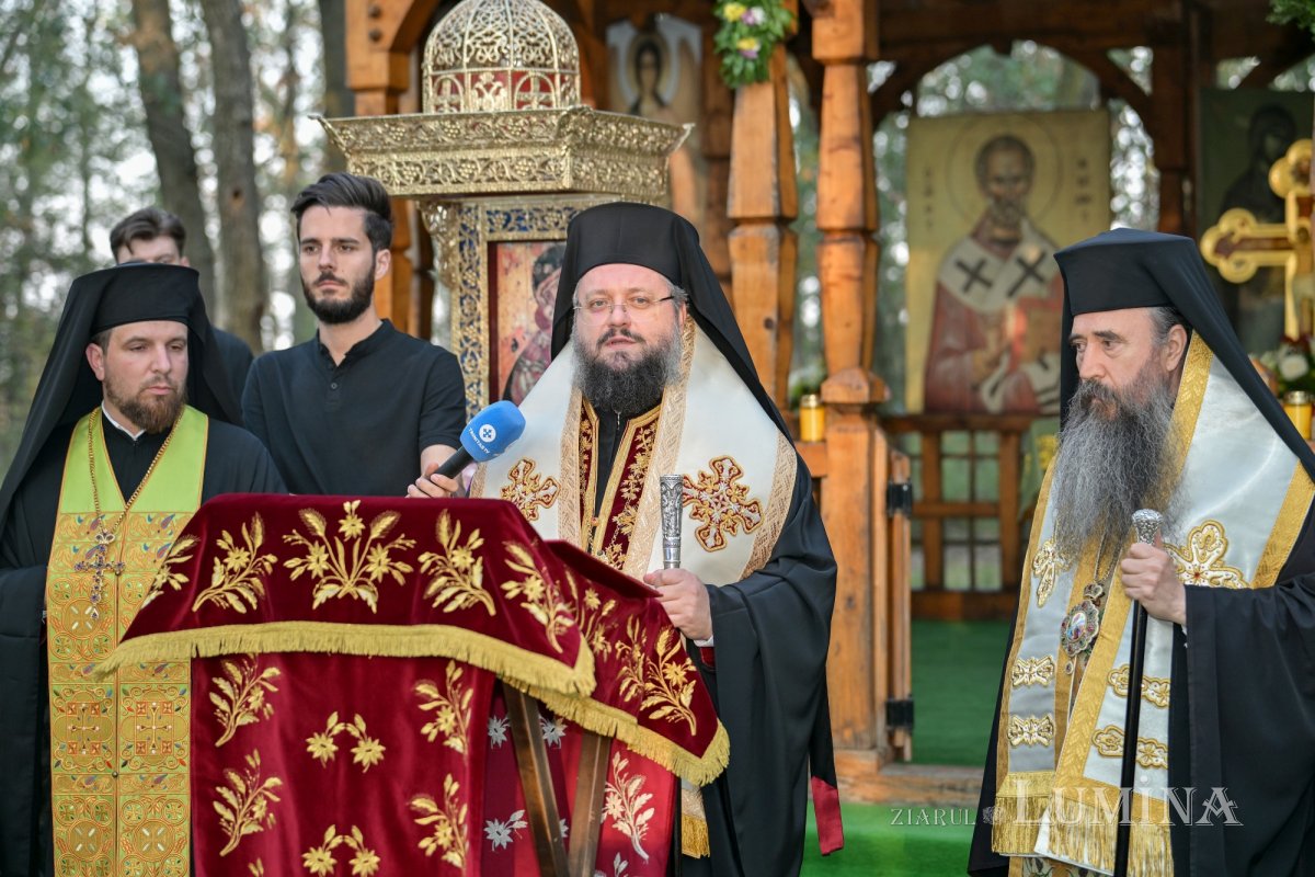 Moaştele Sfântului Mucenic Ciprian întâmpinate la Mănăstirea „Sfânta Treime” din Drăgăneşti Vlaşca 309262