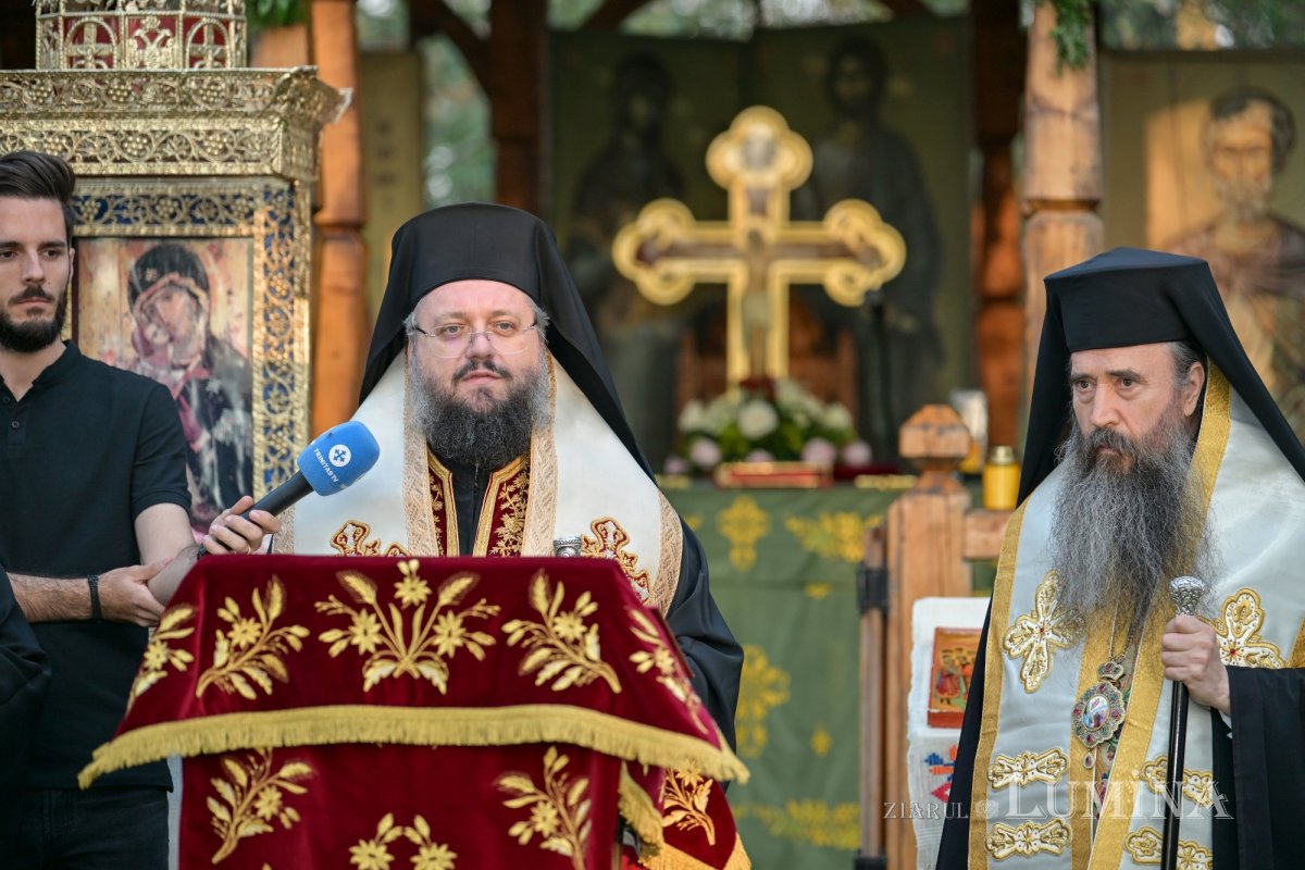 Moaştele Sfântului Mucenic Ciprian întâmpinate la Mănăstirea „Sfânta Treime” din Drăgăneşti Vlaşca 309263