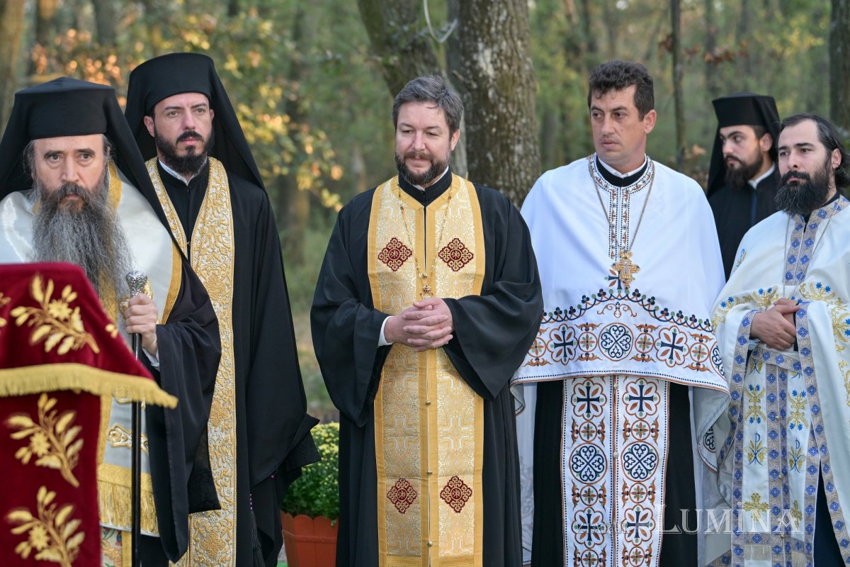 Moaştele Sfântului Mucenic Ciprian întâmpinate la Mănăstirea „Sfânta Treime” din Drăgăneşti Vlaşca 309264