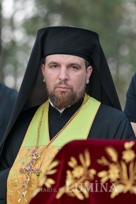 Moaştele Sfântului Mucenic Ciprian întâmpinate la Mănăstirea „Sfânta Treime” din Drăgăneşti Vlaşca 309265