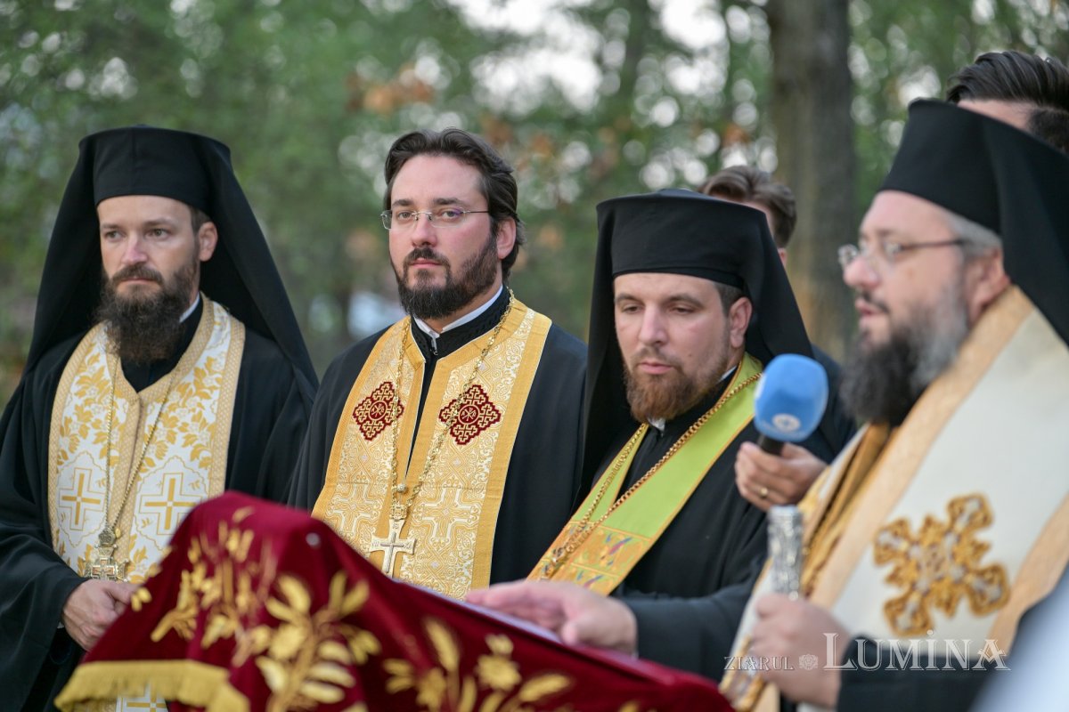 Moaştele Sfântului Mucenic Ciprian întâmpinate la Mănăstirea „Sfânta Treime” din Drăgăneşti Vlaşca 309267