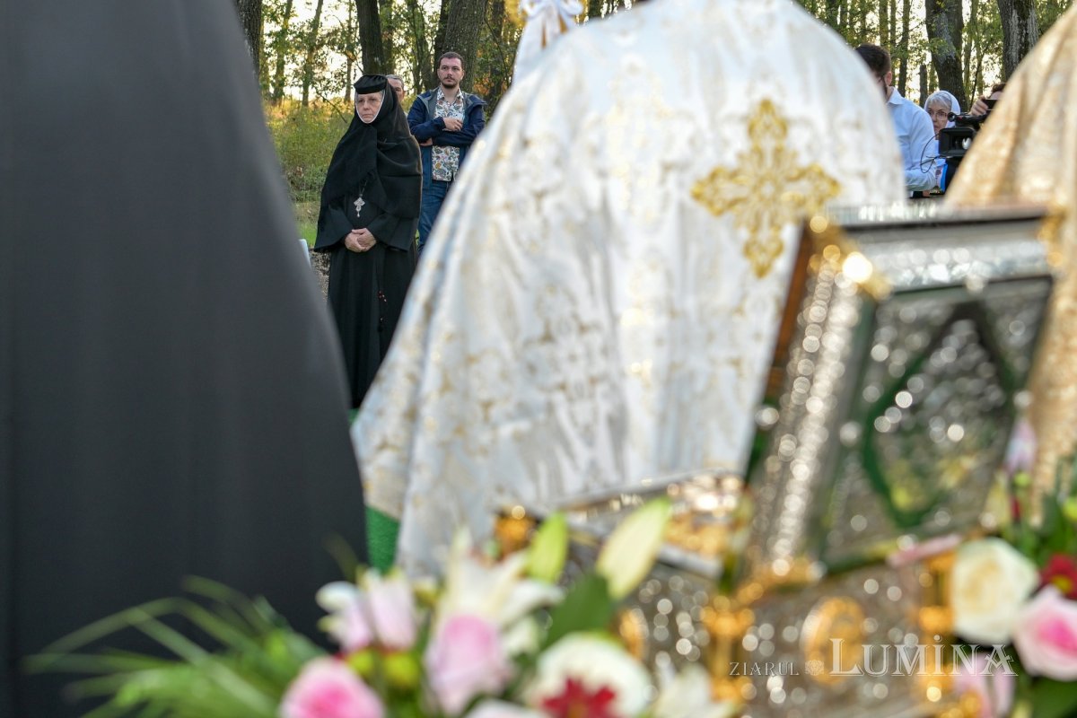 Moaştele Sfântului Mucenic Ciprian întâmpinate la Mănăstirea „Sfânta Treime” din Drăgăneşti Vlaşca 309268