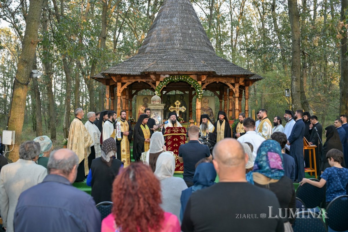 Moaştele Sfântului Mucenic Ciprian întâmpinate la Mănăstirea „Sfânta Treime” din Drăgăneşti Vlaşca 309269