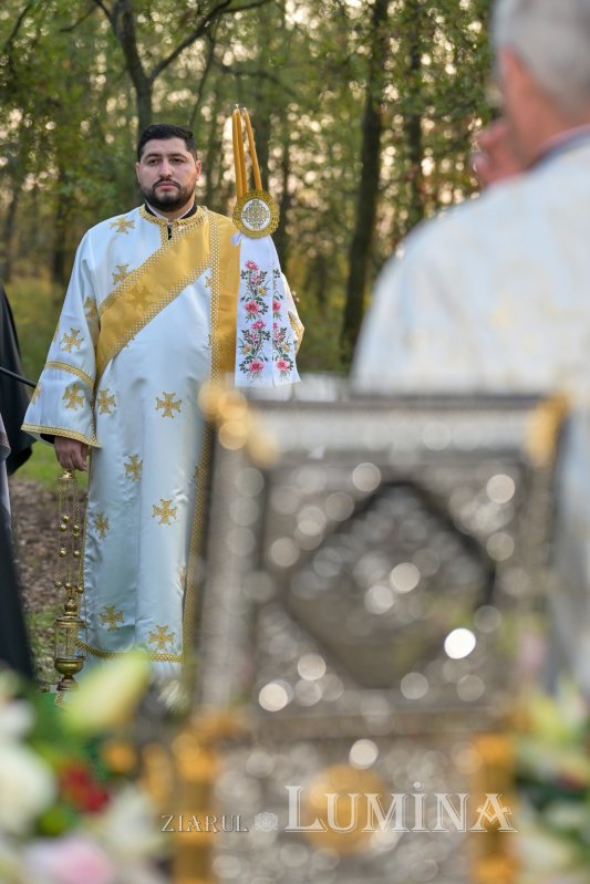 Moaştele Sfântului Mucenic Ciprian întâmpinate la Mănăstirea „Sfânta Treime” din Drăgăneşti Vlaşca 309270