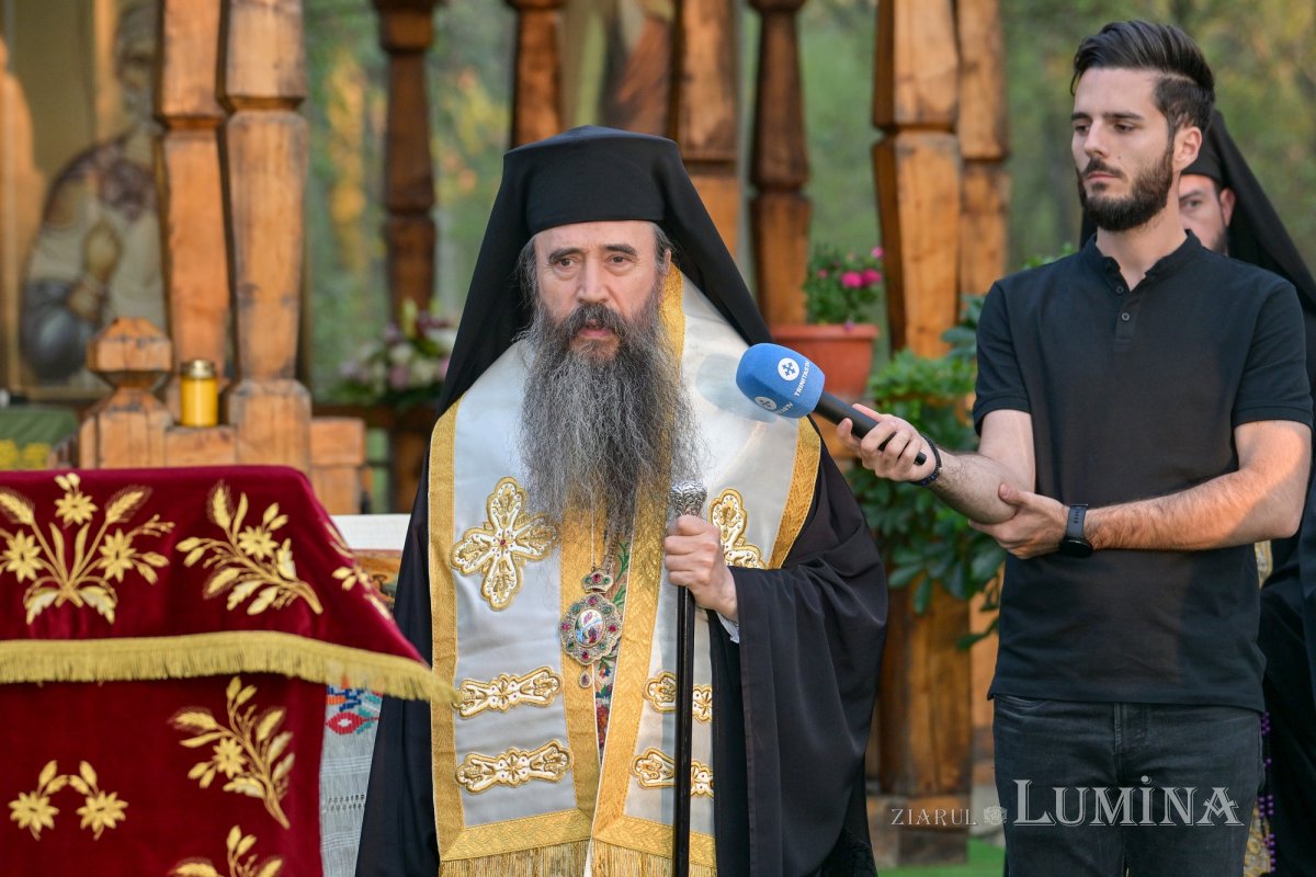 Moaştele Sfântului Mucenic Ciprian întâmpinate la Mănăstirea „Sfânta Treime” din Drăgăneşti Vlaşca 309271