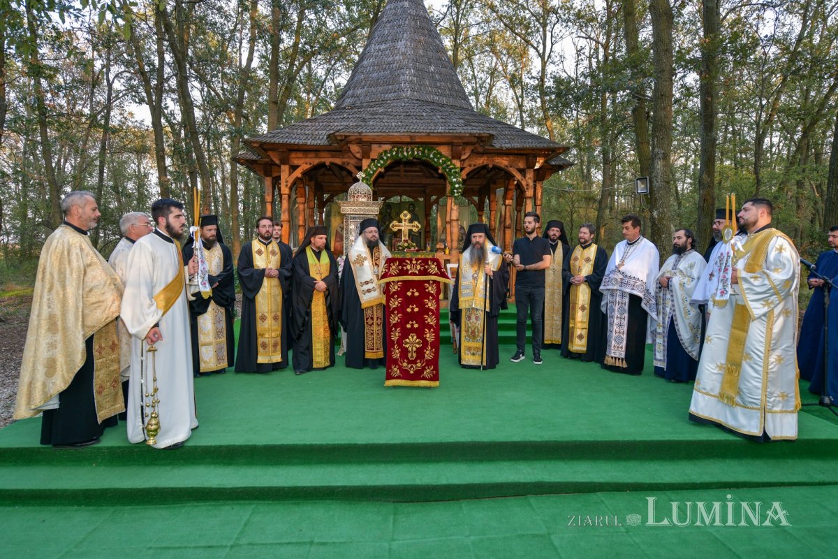 Moaştele Sfântului Mucenic Ciprian întâmpinate la Mănăstirea „Sfânta Treime” din Drăgăneşti Vlaşca 309277