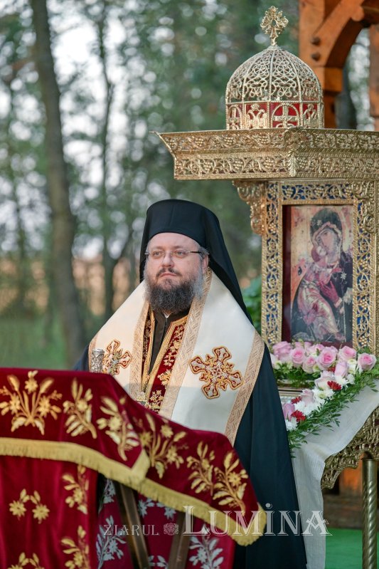 Moaştele Sfântului Mucenic Ciprian întâmpinate la Mănăstirea „Sfânta Treime” din Drăgăneşti Vlaşca 309278