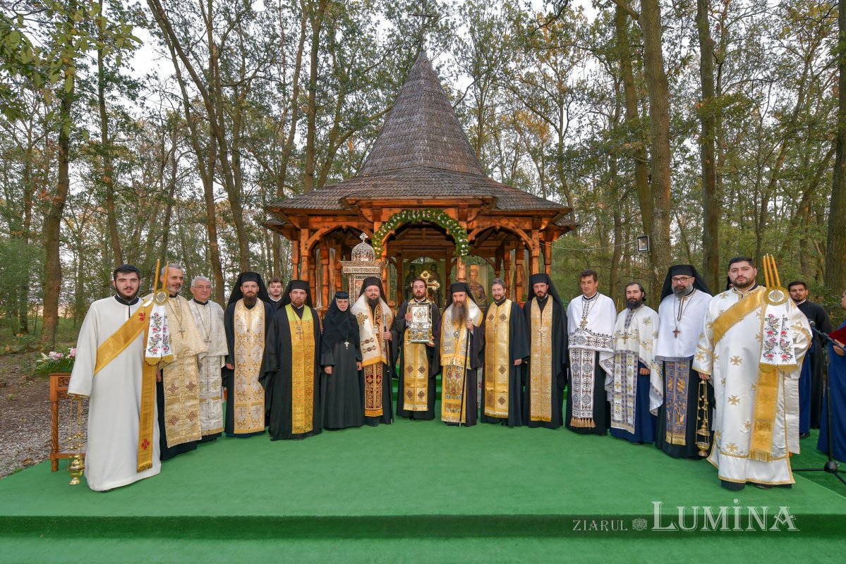 Moaştele Sfântului Mucenic Ciprian întâmpinate la Mănăstirea „Sfânta Treime” din Drăgăneşti Vlaşca 309281