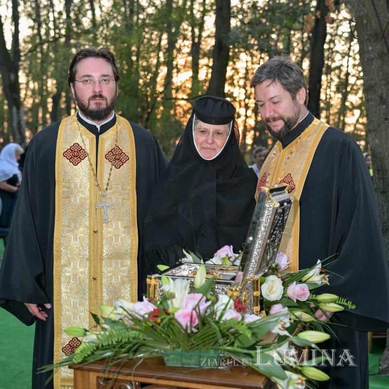 Moaştele Sfântului Mucenic Ciprian întâmpinate la Mănăstirea „Sfânta Treime” din Drăgăneşti Vlaşca 309282