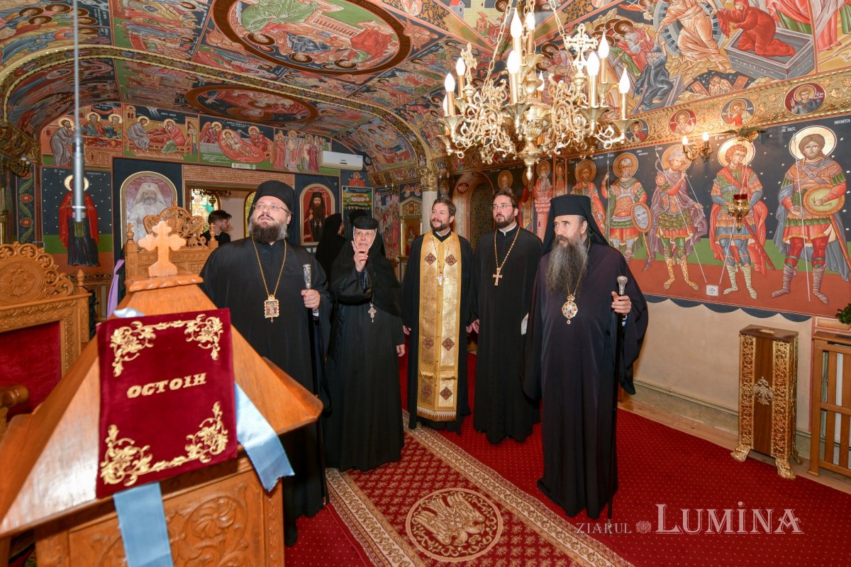 Moaştele Sfântului Mucenic Ciprian întâmpinate la Mănăstirea „Sfânta Treime” din Drăgăneşti Vlaşca 309284