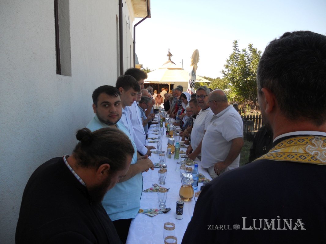 Biserica din Livedea, ca o inimă vindecată după junghiere 308405